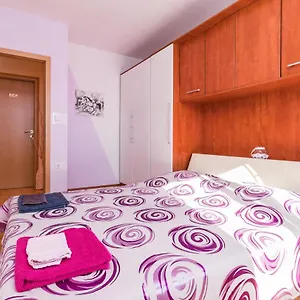 Valentina-no Groups Apartment